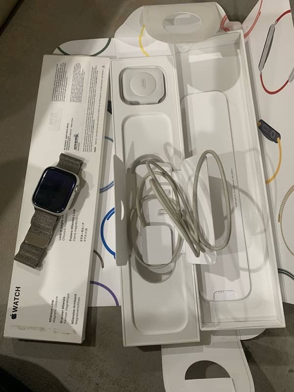 apple watch series 7 45mm Starlight 1