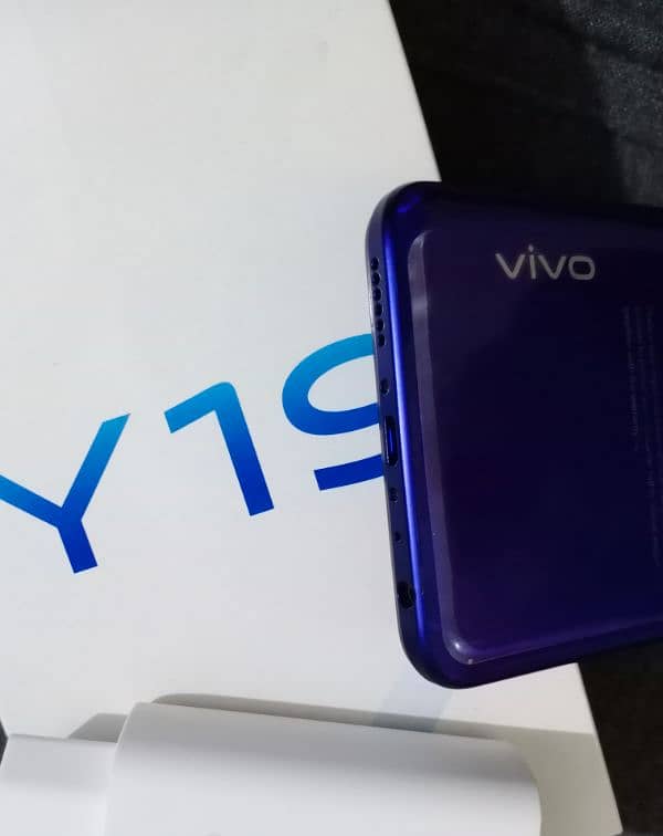 Vivo Y19 256GB & 8GB< Box Charger bi ha Condition bi lush ha 3