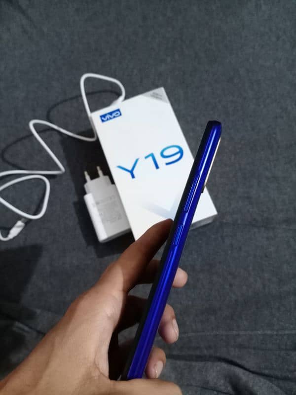 Vivo Y19 256GB & 8GB< Box Charger bi ha Condition bi lush ha 4