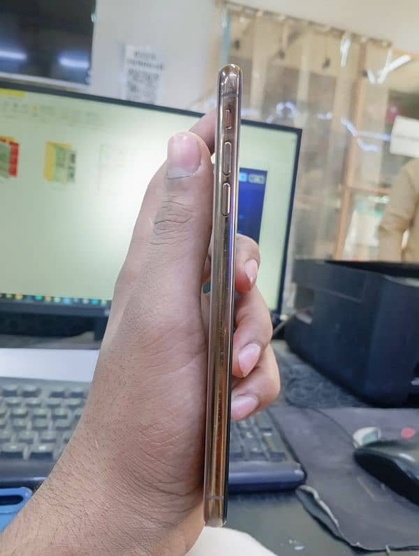 I phone xs Max 256 gb PTA Official Approved With Box 4