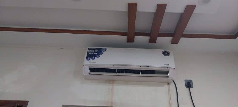 Dawlance 1.5 ton DC inverter heat and cooling good condition 1