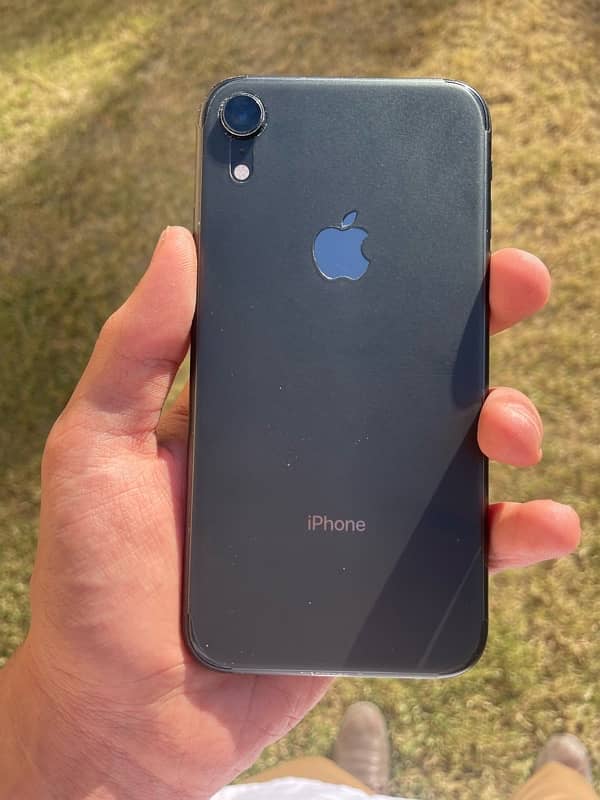 iPhone  xr    black   colour 64 gb   Jv 79 % call  on  03179509830 0