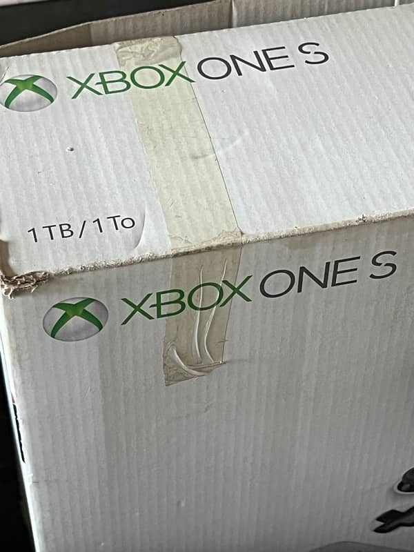 Xbox one S, 1TB 3