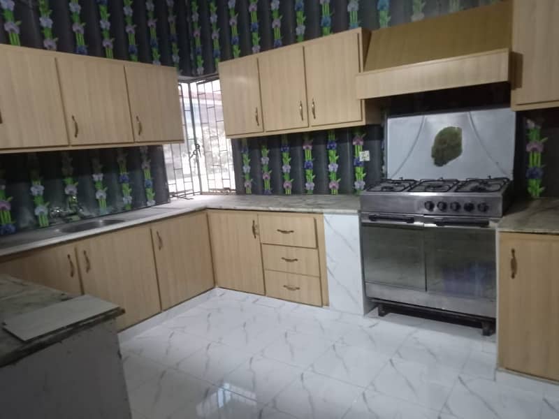 1 Kanal Upper Portion Separate Entrance House For Rent in M Block Phase 1 DHA Lahore 4