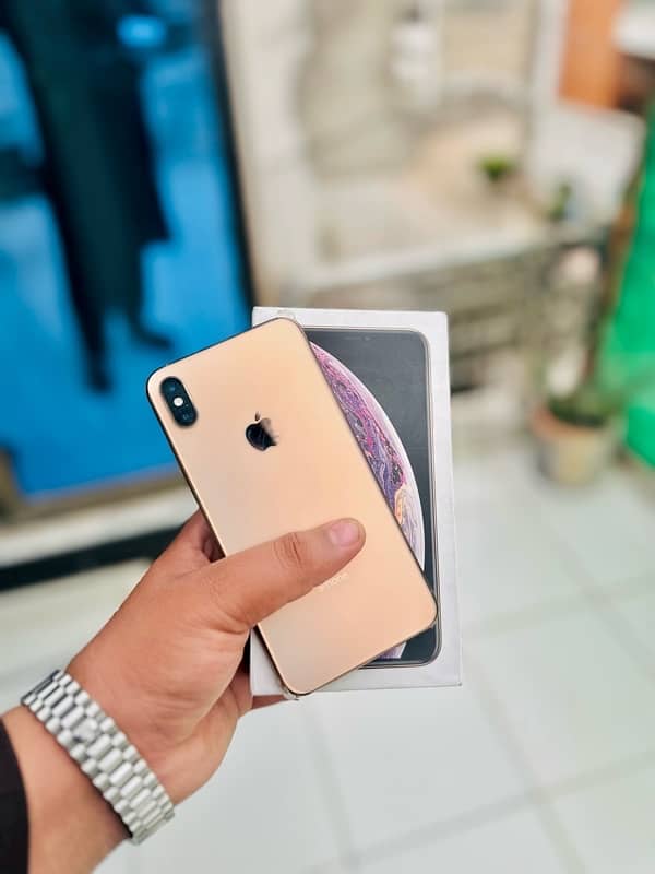 i phone XS Max 1