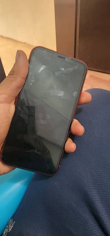 Iphone 11 red 128 PTA Approved lush condition 5