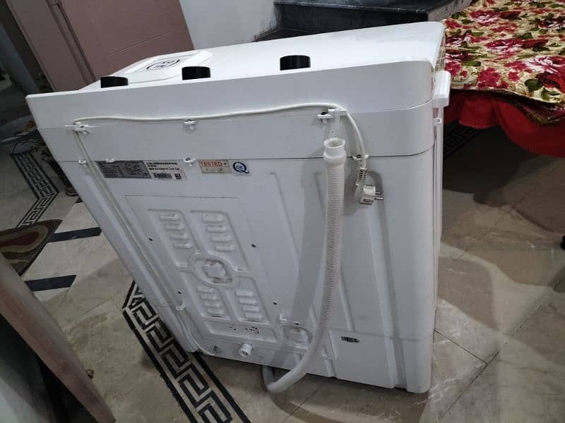 semi-automatic twin tub washing machine, model PWM-1050T. 2