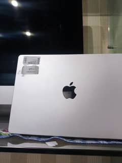 i7 i9 M1 M2 M3 Apple MacBook available