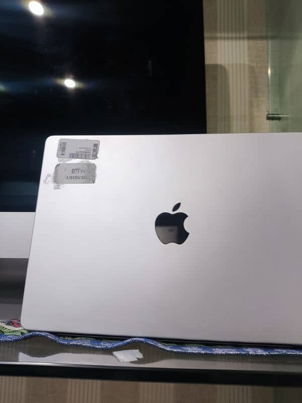 i7 i9 M1 M2 M3 Apple MacBook available 0