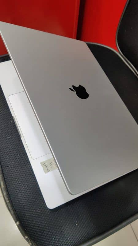 i7 i9 M1 M2 M3 Apple MacBook available 1