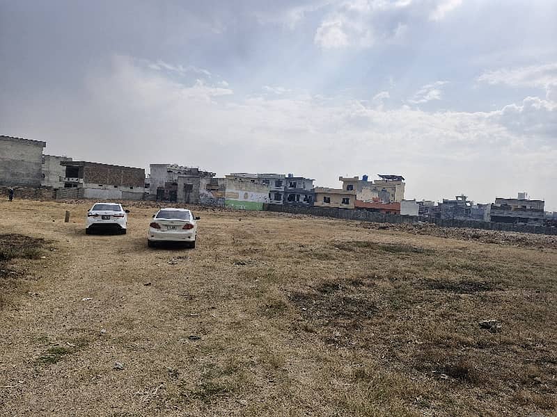 20 Kanal Commercial Land Available For Rent 0