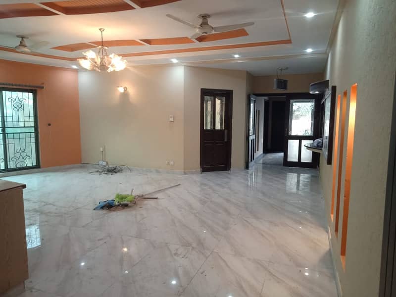 1 Kanal Beautiful Lower Portion Corner Separate Gate House for Rent in FF Block Phase 4 DHA Lahore 1