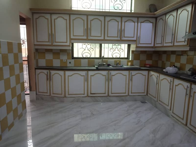 1 Kanal Beautiful Lower Portion Corner Separate Gate House for Rent in FF Block Phase 4 DHA Lahore 2