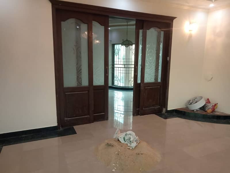 1 Kanal Beautiful Lower Portion Corner Separate Gate House for Rent in FF Block Phase 4 DHA Lahore 4