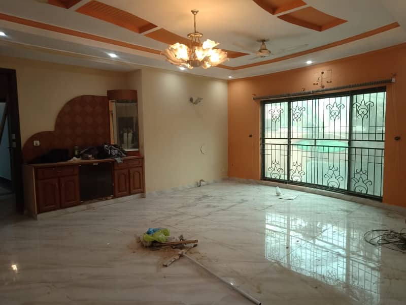 1 Kanal Beautiful Lower Portion Corner Separate Gate House for Rent in FF Block Phase 4 DHA Lahore 6