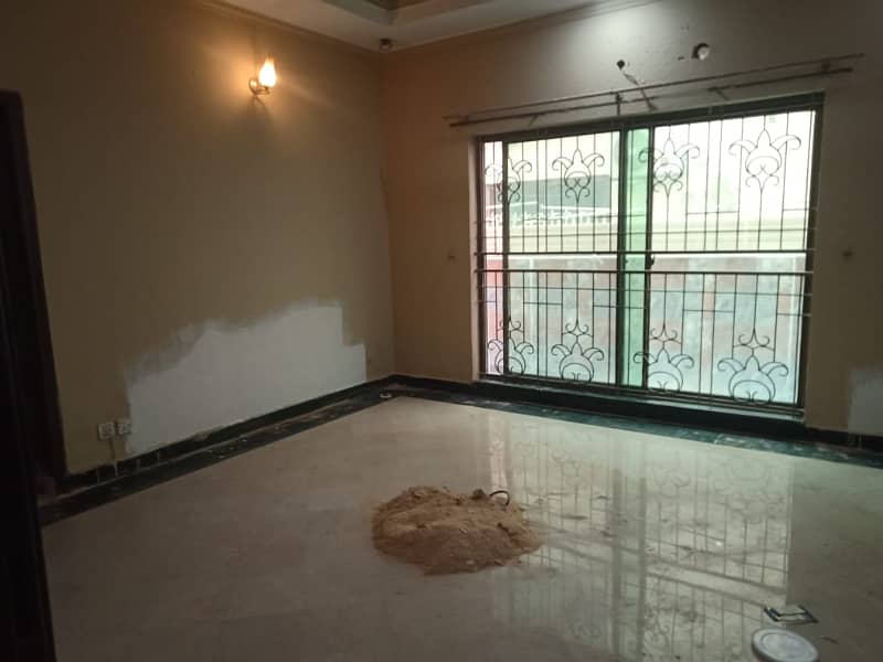 1 Kanal Beautiful Lower Portion Corner Separate Gate House for Rent in FF Block Phase 4 DHA Lahore 7