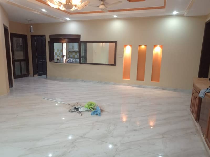 1 Kanal Beautiful Lower Portion Corner Separate Gate House for Rent in FF Block Phase 4 DHA Lahore 8