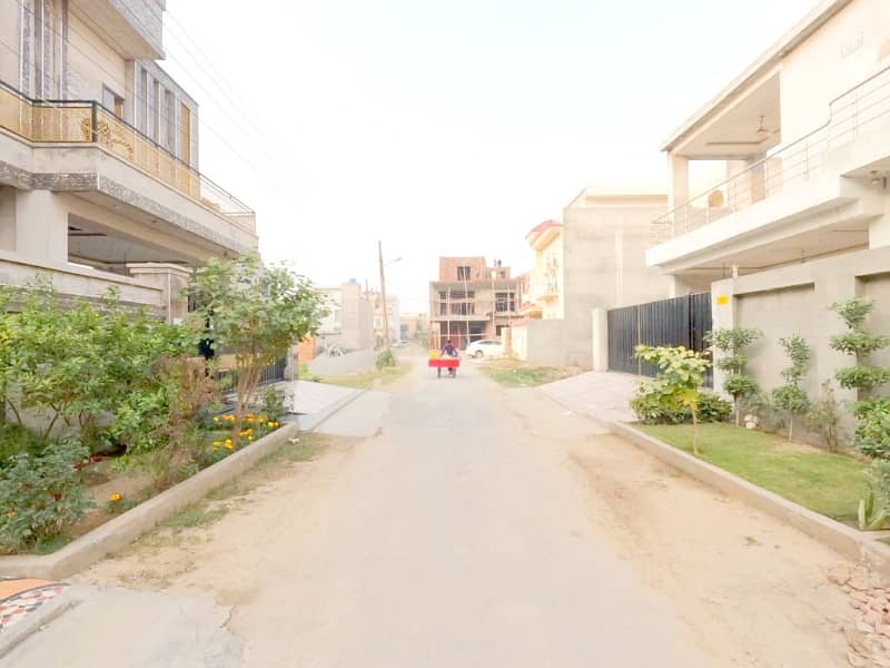 10 Marla House For Sale In The Perfect Location Of Jubilee Town 2