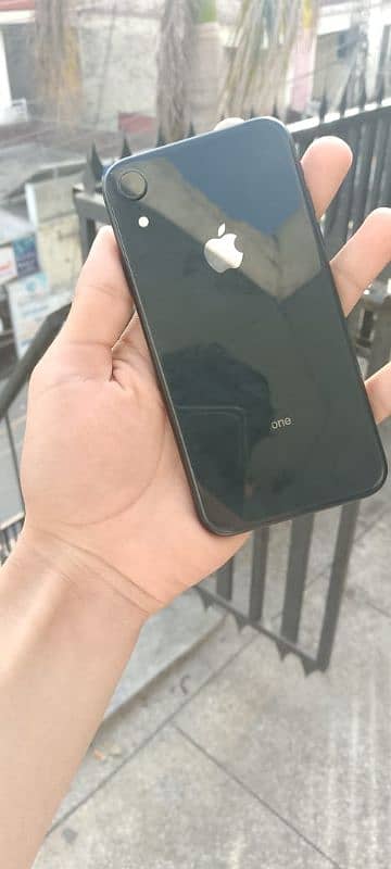 I phone xr 10/10 lush condition >mdm 3