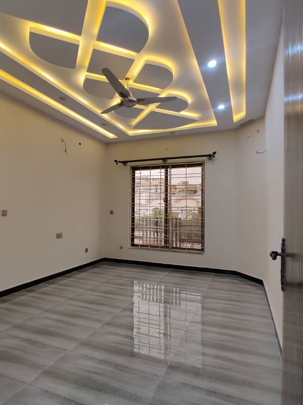 BRAND NEW CORNER 19 MARLA UPPER PORTION AVAILABLE FOR RENT WITH SAPERT GATE 5