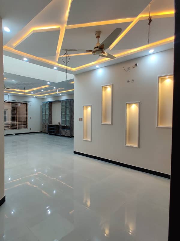 BRAND NEW CORNER 19 MARLA UPPER PORTION AVAILABLE FOR RENT WITH SAPERT GATE 6