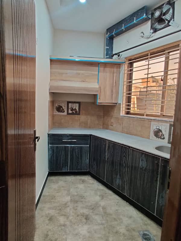 BRAND NEW CORNER 19 MARLA UPPER PORTION AVAILABLE FOR RENT WITH SAPERT GATE 10