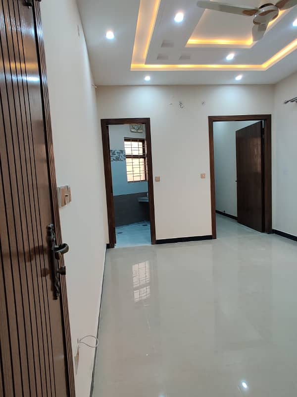 BRAND NEW CORNER 19 MARLA UPPER PORTION AVAILABLE FOR RENT WITH SAPERT GATE 14