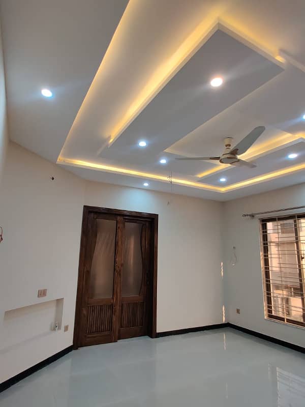 BRAND NEW CORNER 19 MARLA UPPER PORTION AVAILABLE FOR RENT WITH SAPERT GATE 17