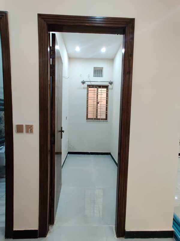 BRAND NEW CORNER 19 MARLA UPPER PORTION AVAILABLE FOR RENT WITH SAPERT GATE 21