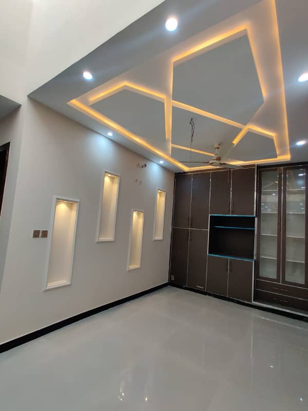 BRAND NEW CORNER 19 MARLA UPPER PORTION AVAILABLE FOR RENT WITH SAPERT GATE 22