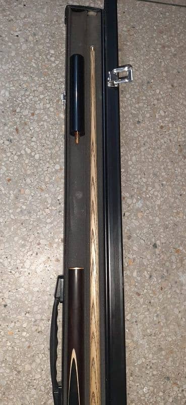 RILEY SNOOKER CUE w/ ALUMINIUM CASE (BLACK). 1