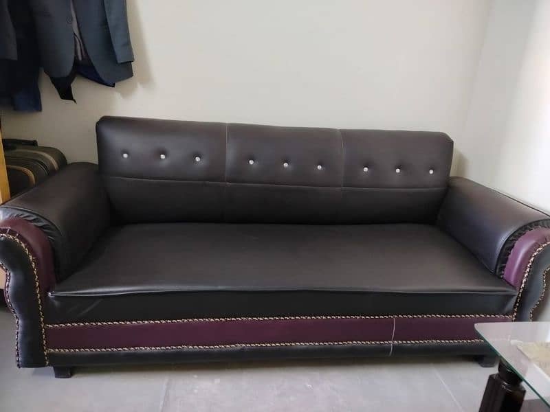 5 seater leather sofa in very good condition 0