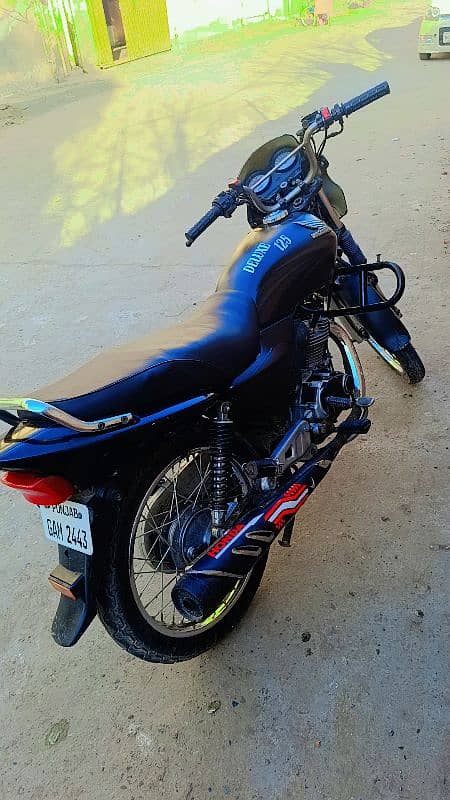 Honda Deluxe 125 genone Bike ( File missing ) 2