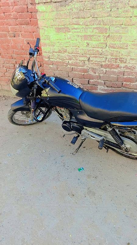 Honda Deluxe 125 genone Bike ( File missing ) 6