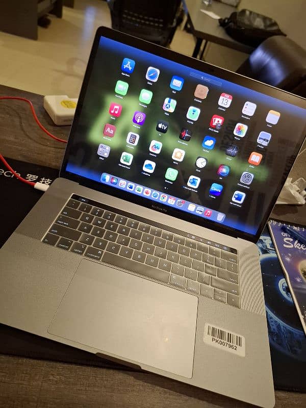 MacBook Pro 2019(Full cover with Protectors) 4