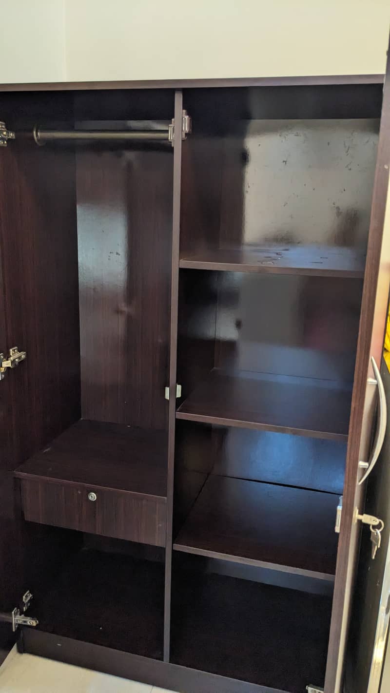 Cupboard in a good condition is for sale 3