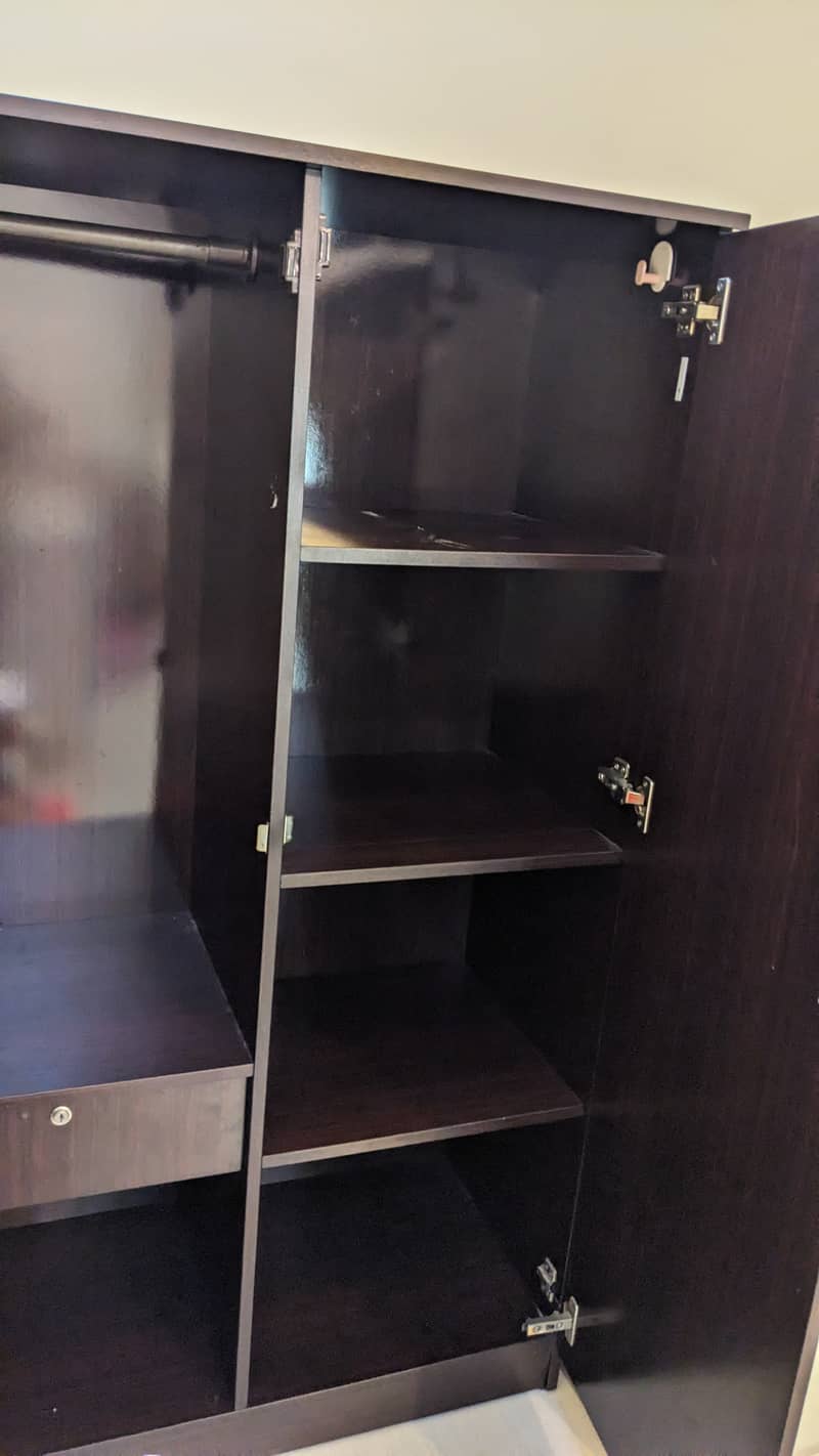 Cupboard in a good condition is for sale 4