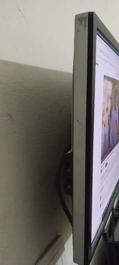 urgent sale Dell 24" inches LED