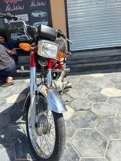 Honda CD70 motorcycle available