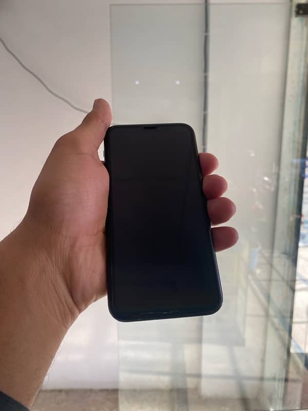 iPhone 11 Pro nonpta factory unlock with box 5