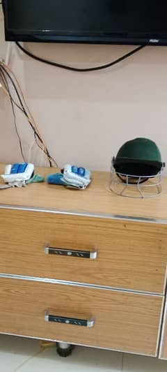 glove and helmet for cricket