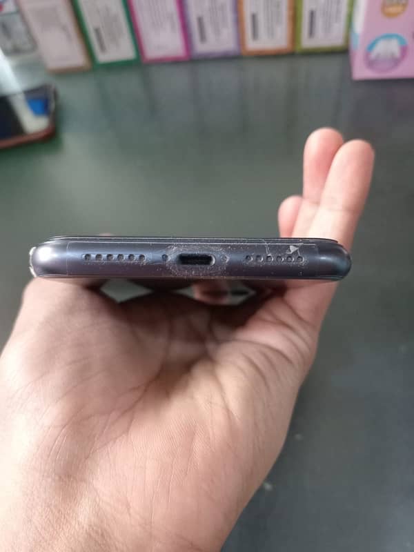 iPhone 11 factory unlock 10/10 5