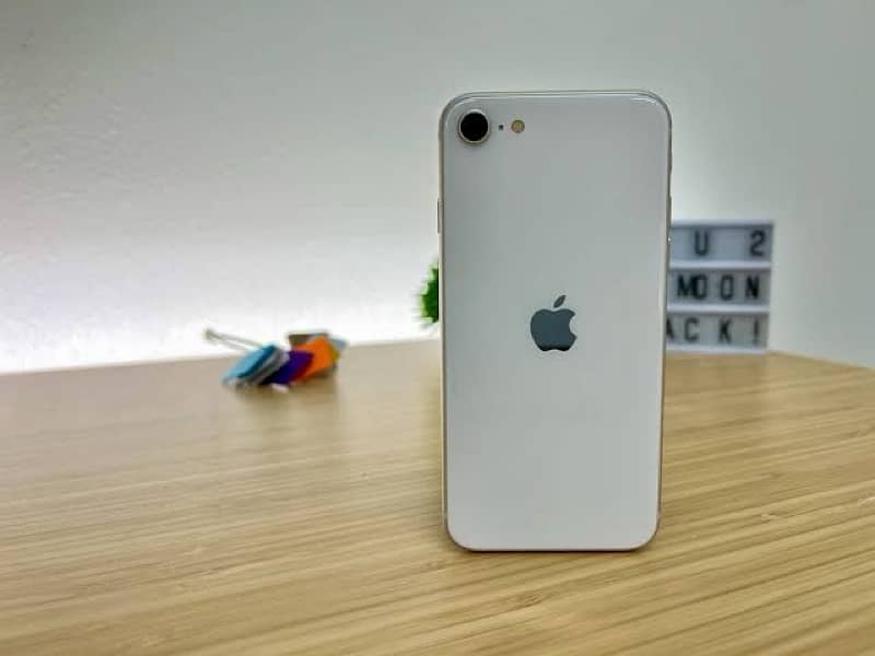 Iphone SE 2020 Model, New Condition, White Colour 2