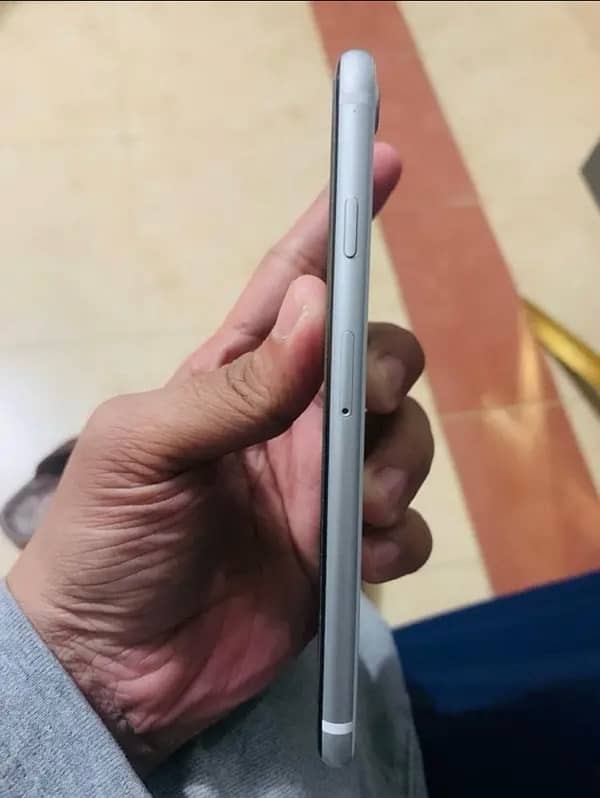 Iphone SE 2020 Model, New Condition, White Colour 6