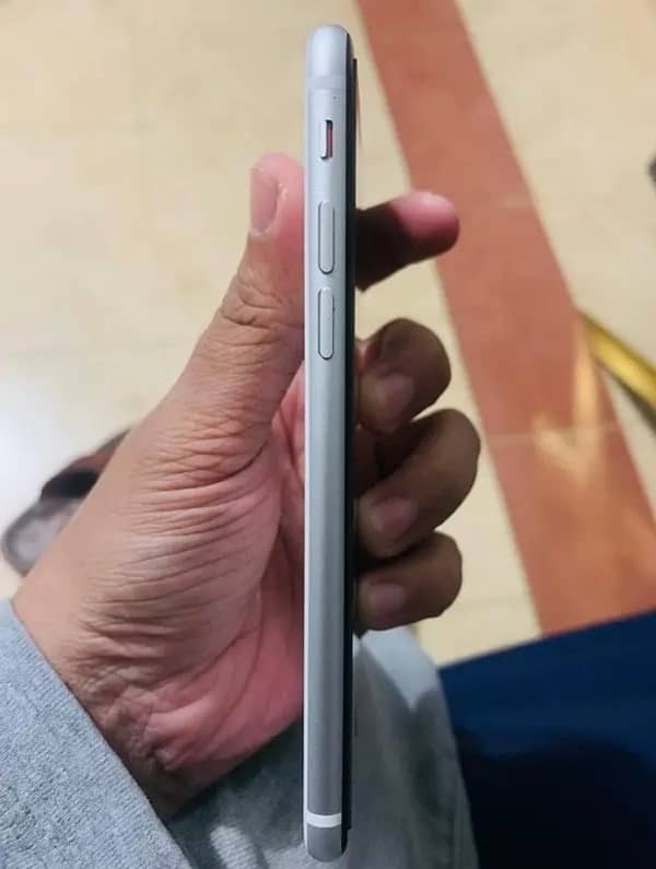 Iphone SE 2020 Model, New Condition, White Colour 7