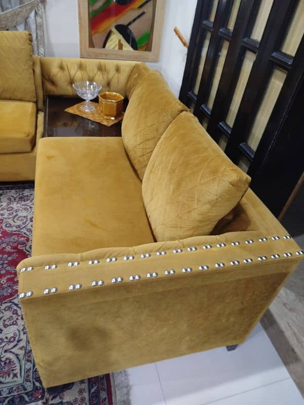 Sofa set in best condition. 1