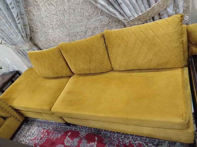 Sofa set in best condition. 2