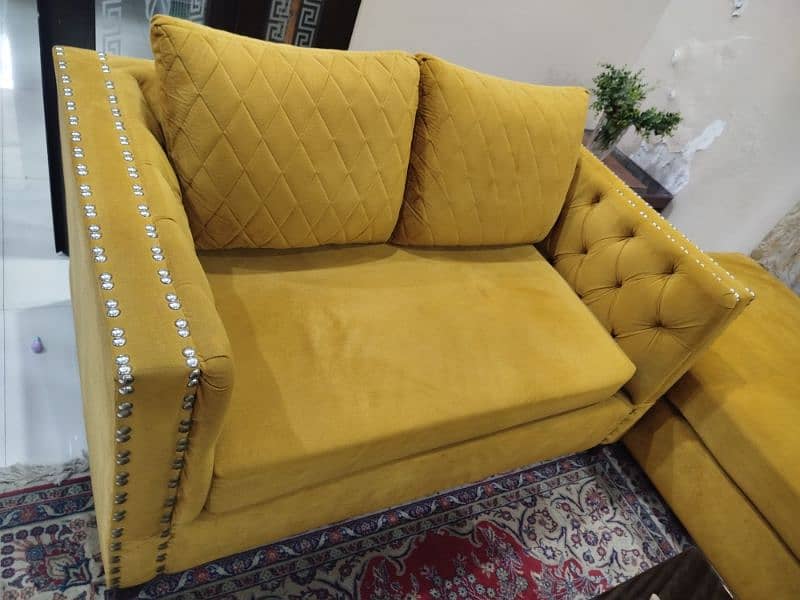 Sofa set in best condition. 3