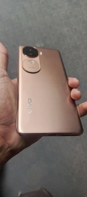 vivo v40e box pack condition 11 Month plus warnty MN ha 0