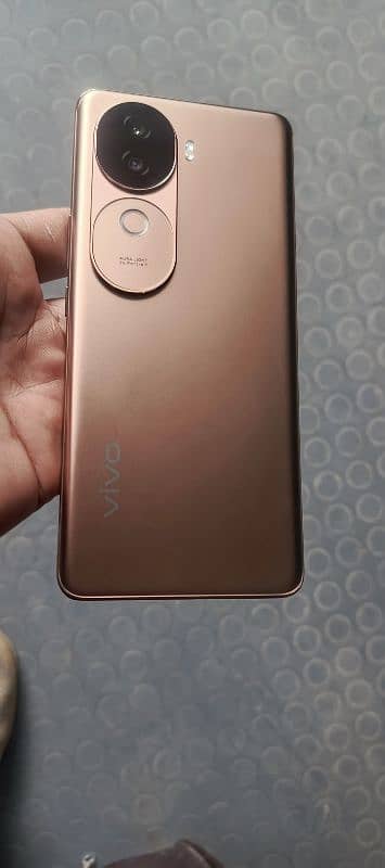 vivo v40e box pack condition 11 Month plus warnty MN ha 2